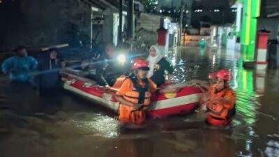 Diguyur Hujan Deras, Sejumlah Pemukiman Di Tangsel Terendam Banjir ...