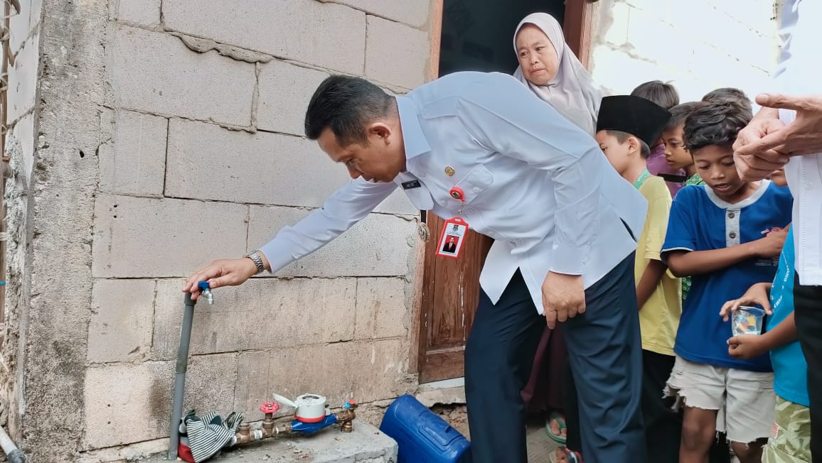 Pelayanan air bersih perpipaan di Kabupaten Tangerang sangat penting bagi masyarakat di wilayah ini. Air bersih adalah kebutuhan dasar yang penting bagi kehidupan manusia.