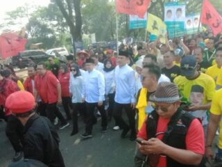 Ribuan Masyarakat Kabupaten Tangerang Antusias Dampingi Mad Romli-Irvansyah Daftar Pilkada 2024 ke KPU