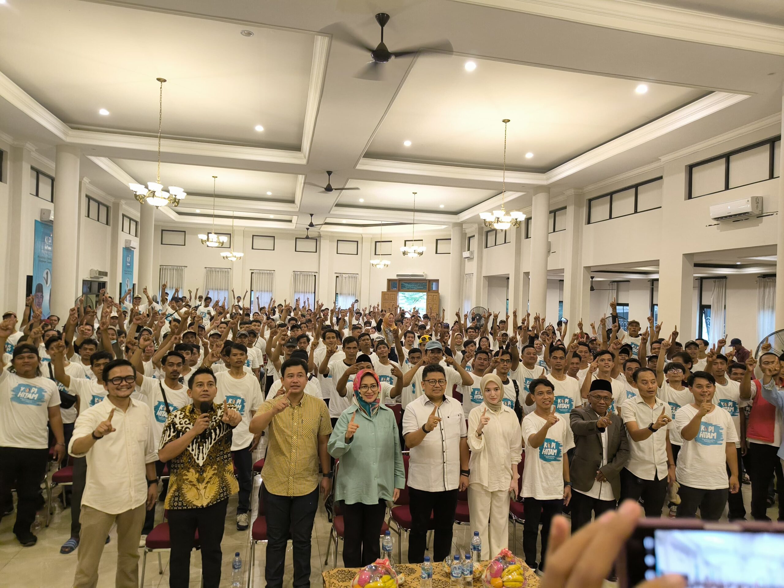 Generasi Z (Gen Z) menjadi segmen pemilih potensial yang diperebutkan kandidat calon kepala daerah, tak terkecuali calon gubernur Banten Airin Rahmi Diany dan wakil dari calon bupati Tangerang Irvansyah Asmat.