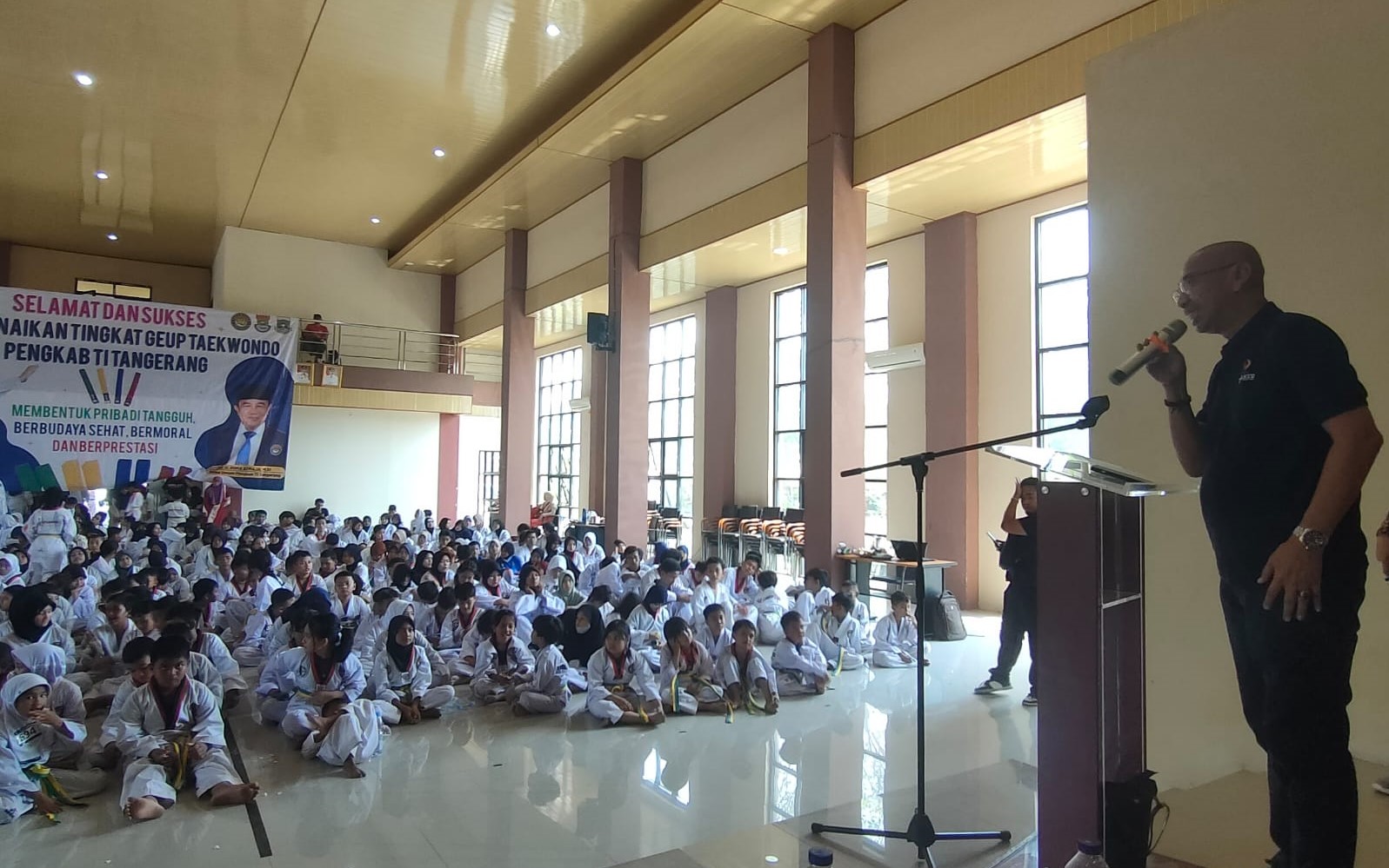 Pengurus Cabang Taekwondo Indonesia (Pengcab TI) Kabupaten Tangerang melaksanakan ujian kenaikan tingkat (UKT) di Wisma Kitri Bhakti, Curug, Minggu, 1 September 2024.