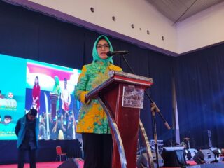 Dalam debat perdana Pilkada Banten 2024, Airin Rachmi Diany, calon Gubernur dengan nomor urut satu, meluncurkan program Kartini Banten yang bertujuan memberi perlindungan bagi keluarga, anak-anak, dan perempuan.