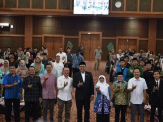 Gus Jazil meluncurkan Pusat Studi Tafsir Nusantara untuk mengajak generasi muda mempelajari dan mengembangkan karya tafsir ulama nusantara. Inisiatif ini bertujuan memperkuat pemahaman Al-Qur’an di kalangan anak muda, mendorong mereka menjadi pewaris pemikiran ulama dan berkontribusi dalam membangun peradaban bangsa. Bergabunglah dalam menjawab tantangan zaman dengan semangat keislaman yang kuat!