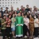 Abraham Garuda Laksono, tokoh muda dari Tangerang, kembali bertemu dengan guru-guru SD-nya untuk menyuarakan aspirasi kesejahteraan tenaga pendidik. Dalam pertemuan di Gereja St. Perawan Maria, Abraham berkomitmen untuk memperjuangkan kesejahteraan dan kebijakan pendidikan di Tangerang, serta mendukung forum bagi guru honorer untuk mengekspresikan kebutuhan mereka