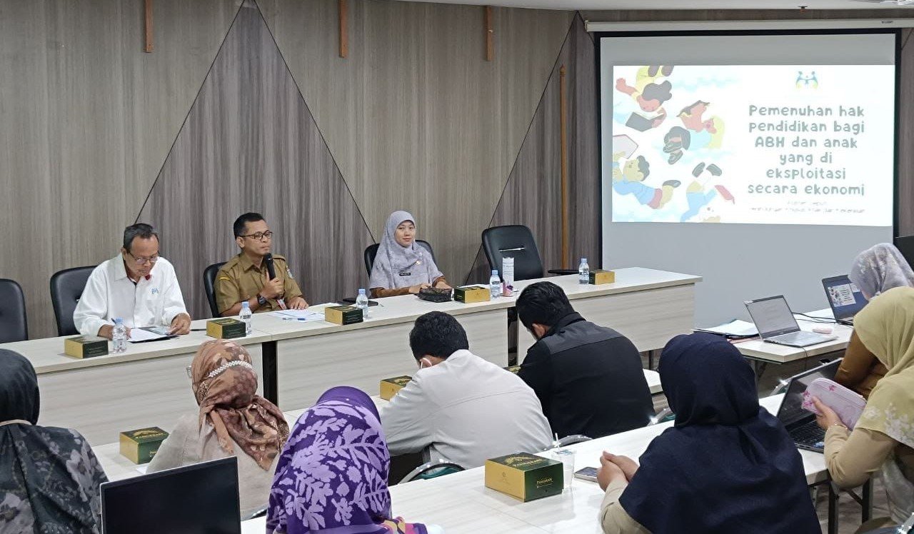 Pemkot Tangsel menginisiasi kolaborasi lintas daerah melalui penyusunan draft perjanjian kerja sama perlindungan anak. Upaya ini bertujuan untuk mencegah kekerasan terhadap perempuan dan anak, serta memenuhi hak-hak Anak Berhadapan dengan Hukum (ABH) di wilayah Tangerang Selatan.