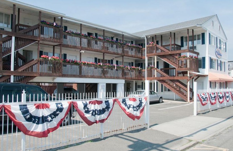 Temukan pengalaman liburan yang tak terlupakan di The Inn at Fairfield Beach, hotel keluarga yang terletak di Fairfield, Connecticut. Nikmati kenyamanan akomodasi yang elegan, akses langsung ke pantai, serta berbagai aktivitas menarik di pusat kota. Rencanakan liburan impian Anda dengan penawaran spesial dan reservasi mudah di innatfairfieldbeach.com. Selamat datang di kesejukan New England!