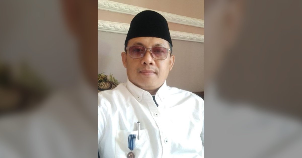 Bahaya penggunaan ponsel pada anak balita? Artikel ini membahas dampak negatif smartphone bagi perkembangan anak dari perspektif Islam, psikologi, dan pendidikan, serta menawarkan solusi islami untuk mengatasinya.