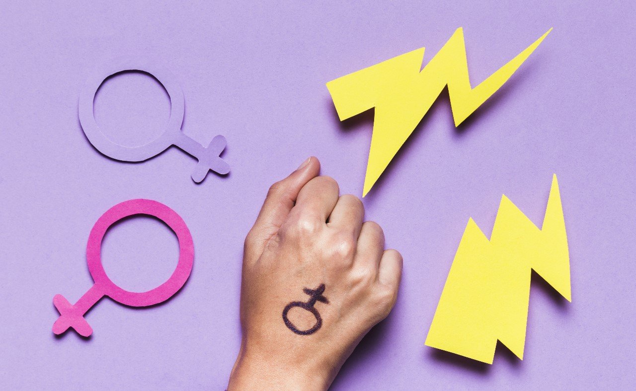 Memahami kesetaraan gender dalam perspektif Islam. Artikel ini mengkaji ayat-ayat Al-Quran dan Sunnah, membahas tantangan patriarki