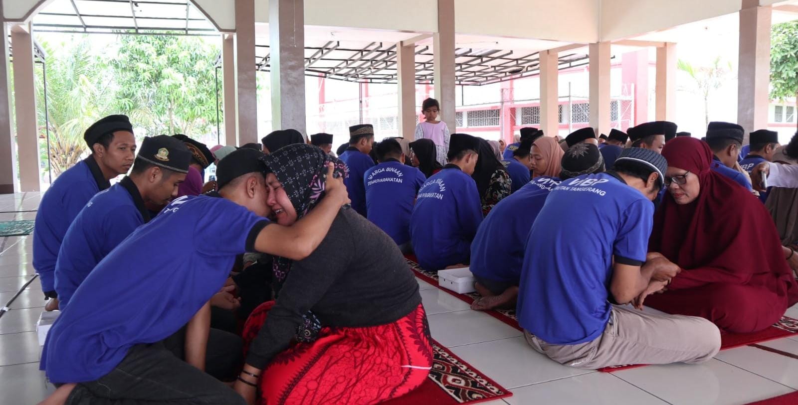 Rutan Kelas I Tangerang rayakan Hari Ibu dengan acara "RUPAWAN", diisi dengan berbagai kegiatan emosional seperti sungkeman dan penyampaian pesan mengharukan dari Kepala Rutan