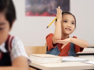 Pendidikan efektif berpusat pada siswa, memanfaatkan psikologi untuk metode & motivasi belajar yang personal, membangun keterampilan