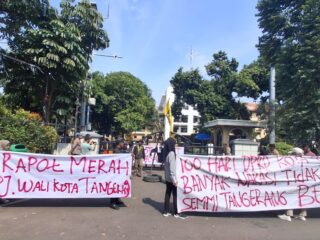 SEMMI Gelar Demo di Puspemkot Tangerang, Evaluasi Kinerja Penjabat Wali Kota