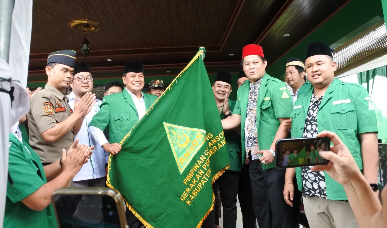 Dalam semangat kebersamaan, GP Ansor Kabupaten Tangerang menggelar Ansor Awards 2025 untuk menghargai dedikasi kader dan tokoh Ansor. Acara ini dihadiri oleh Bupati Tangerang terpilih dan tokoh penting lainnya.