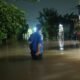 Banjir melanda 206 rumah di Perumahan Nuansa Mekarsari 1, Tangerang, akibat hujan deras. Warga terdampak ditampung di posko.