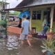 Banjir melanda Kecamatan Sepatan, Tangerang, akibat hujan deras. Tiga lokasi terdampak, dengan ketinggian air 30-60 cm.