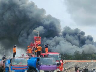 Pabrik di Dadap Kosambi Terbakar, PIK 2 Diselimuti Asap Hitam