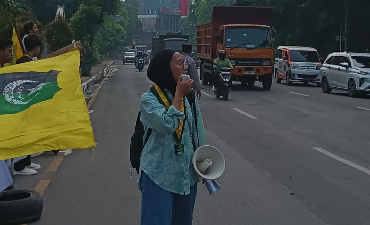 Serikat Mahasiswa Muslimin Indonesia (SEMMI) Tangerang mendesak pemerintah untuk segera membongkar pagar laut ilegal sepanjang 30,16 kilometer