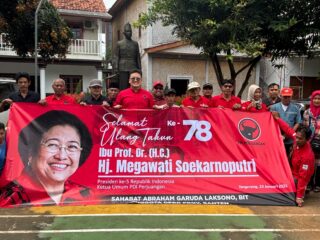 Abraham Garuda Laksono dan Masyarakat: Merayakan Ulang Tahun Megawati dengan Nasi Tumpeng dan Penanaman Pohon