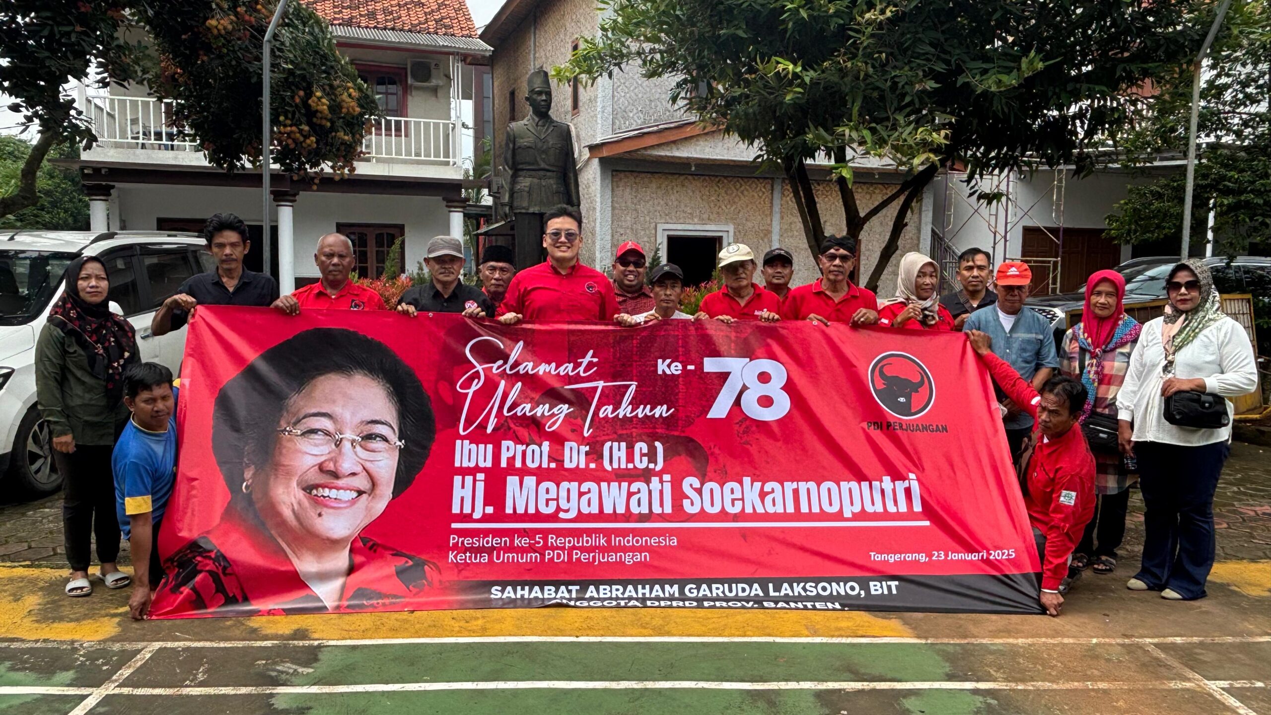 Abraham Garuda Laksono, Anggota DPRD Provinsi Banten, memimpin perayaan ulang tahun Ibu Megawati Soekarnoputri di Kabupaten Tangerang