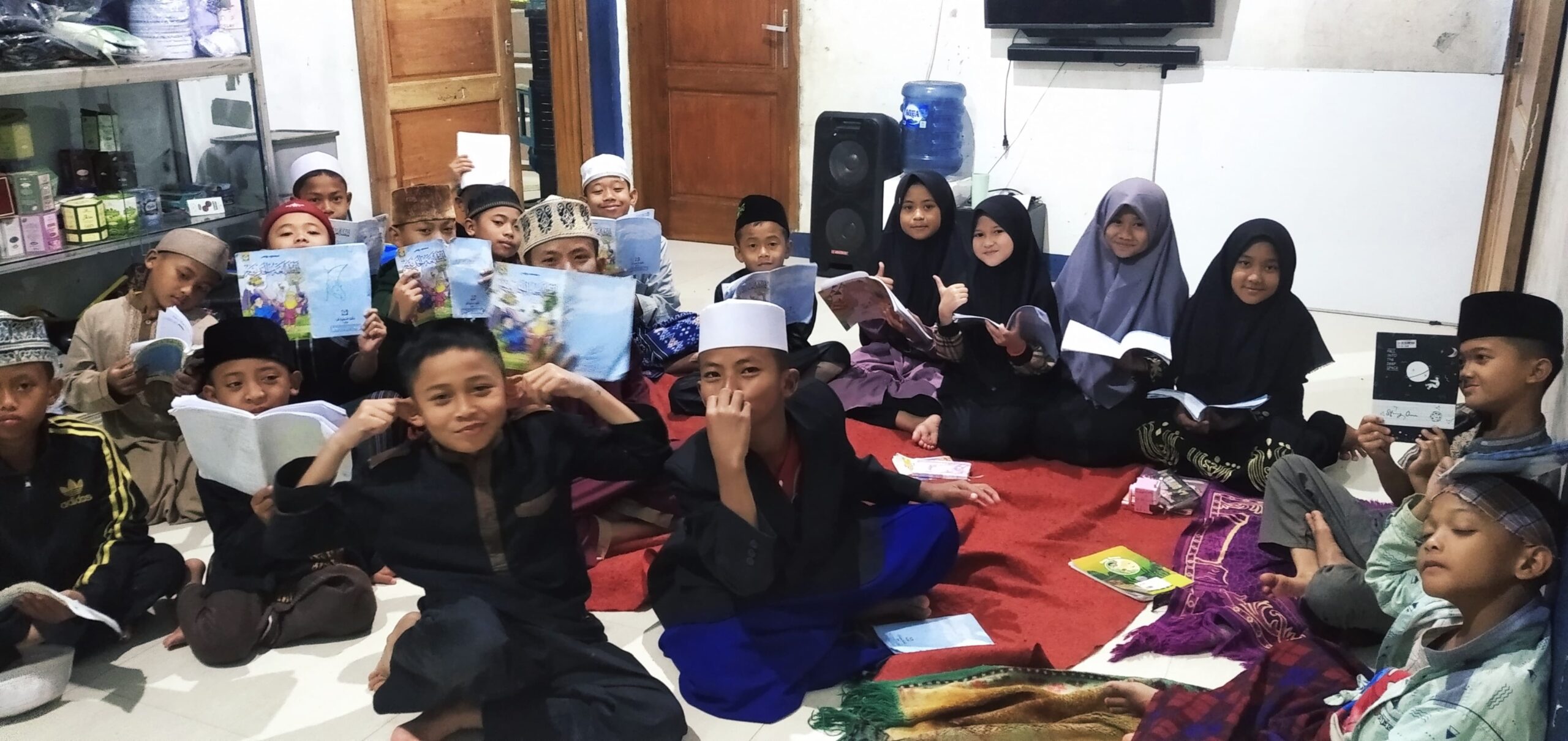 Temukan perjalanan inspiratif Clarita Angelia di Rumah Santri An-Nahl, Lembang, Jawa Barat. Dari santri menjadi pengajar, Clarita berbagi