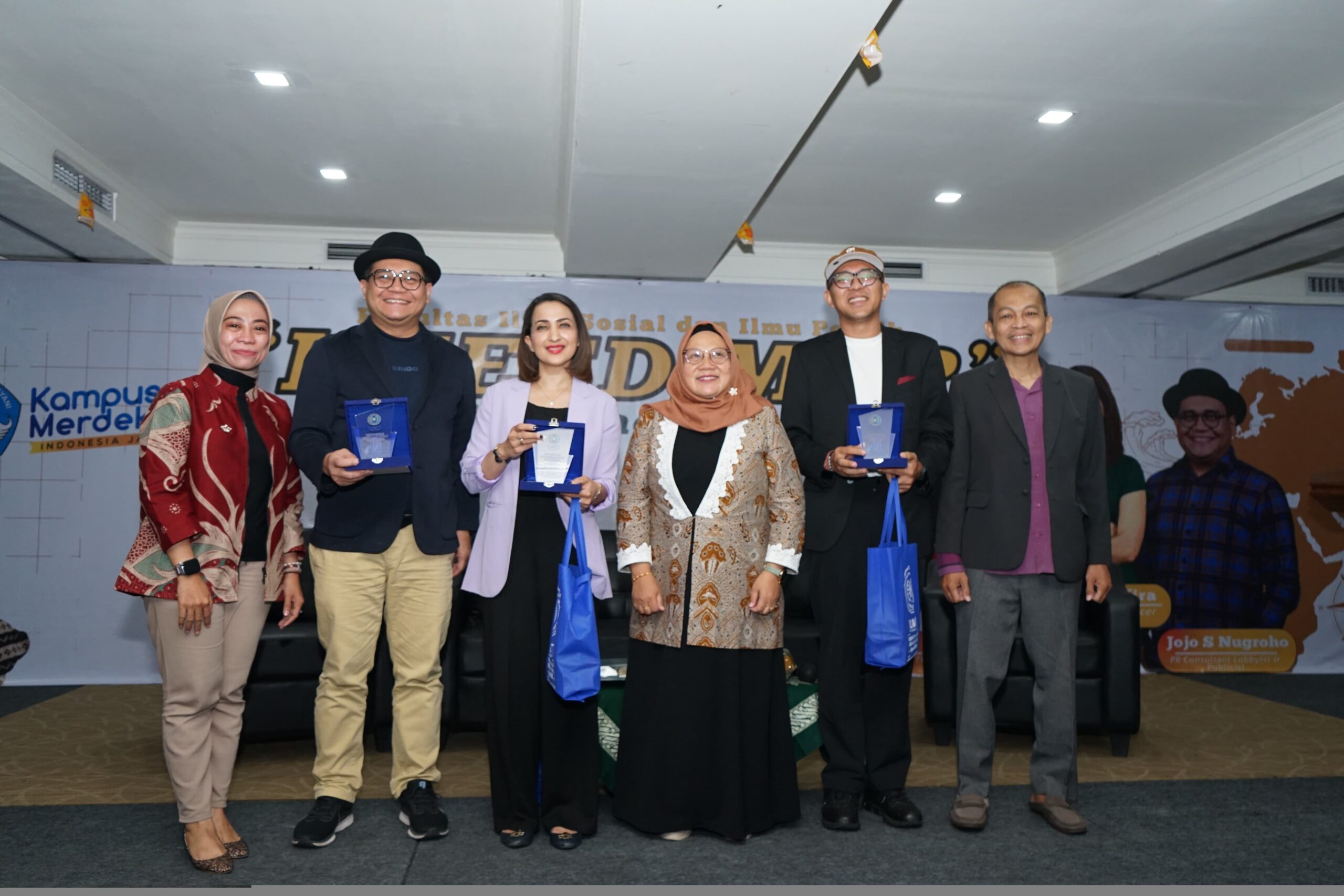 Universitas Muhammadiyah Tangerang (UMT) menggelar seminar 'I Need Map - 2025' untuk mahasiswa FISIP, memberikan wawasan mendalam tentang karier di bidang Public Relations, Advertising, dan Broadcasting