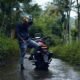 emukan 12 tips ampuh untuk merawat sepeda motor Anda selama musim hujan. Dari mencuci motor hingga memeriksa sistem rem ...