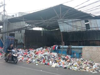 Dampak Sampah di Pasar Rubuh: Cerita Warga dan Solusi untuk Lingkungan