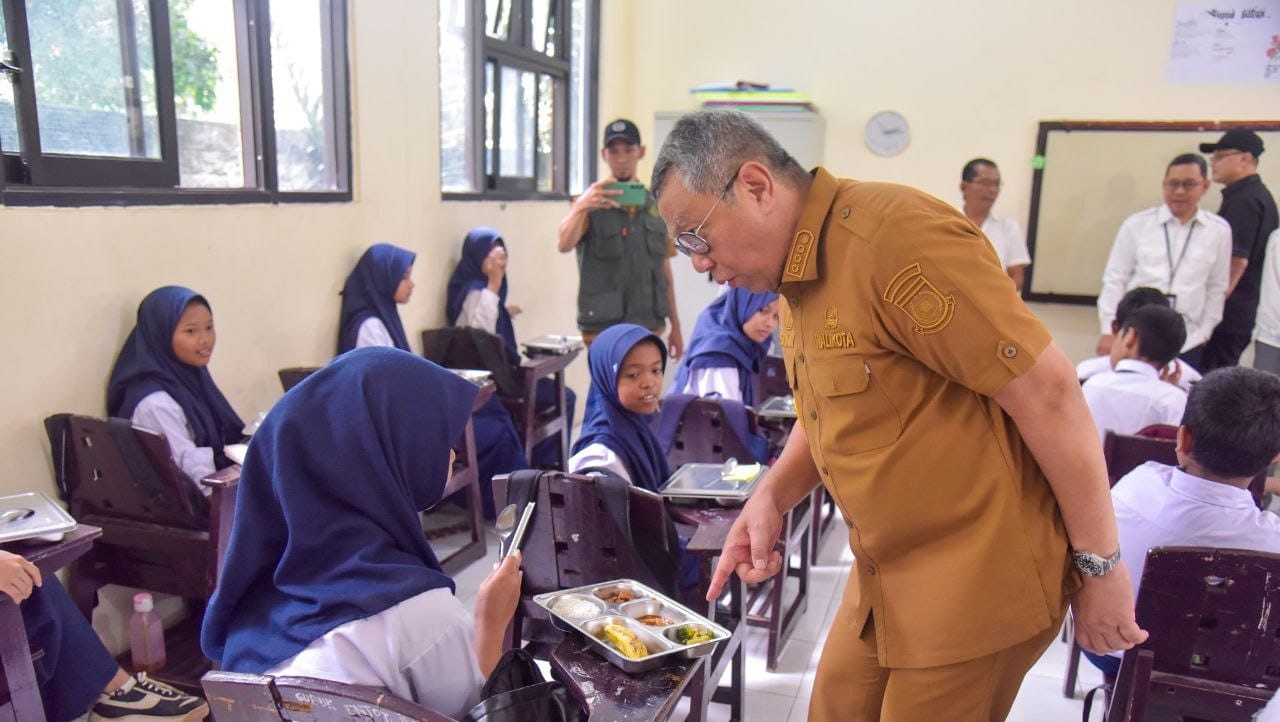 Pemerintah Kota Tangerang Selatan meluncurkan Program Makan Bergizi Gratis (MBG) di tujuh sekolah di wilayah Serpong