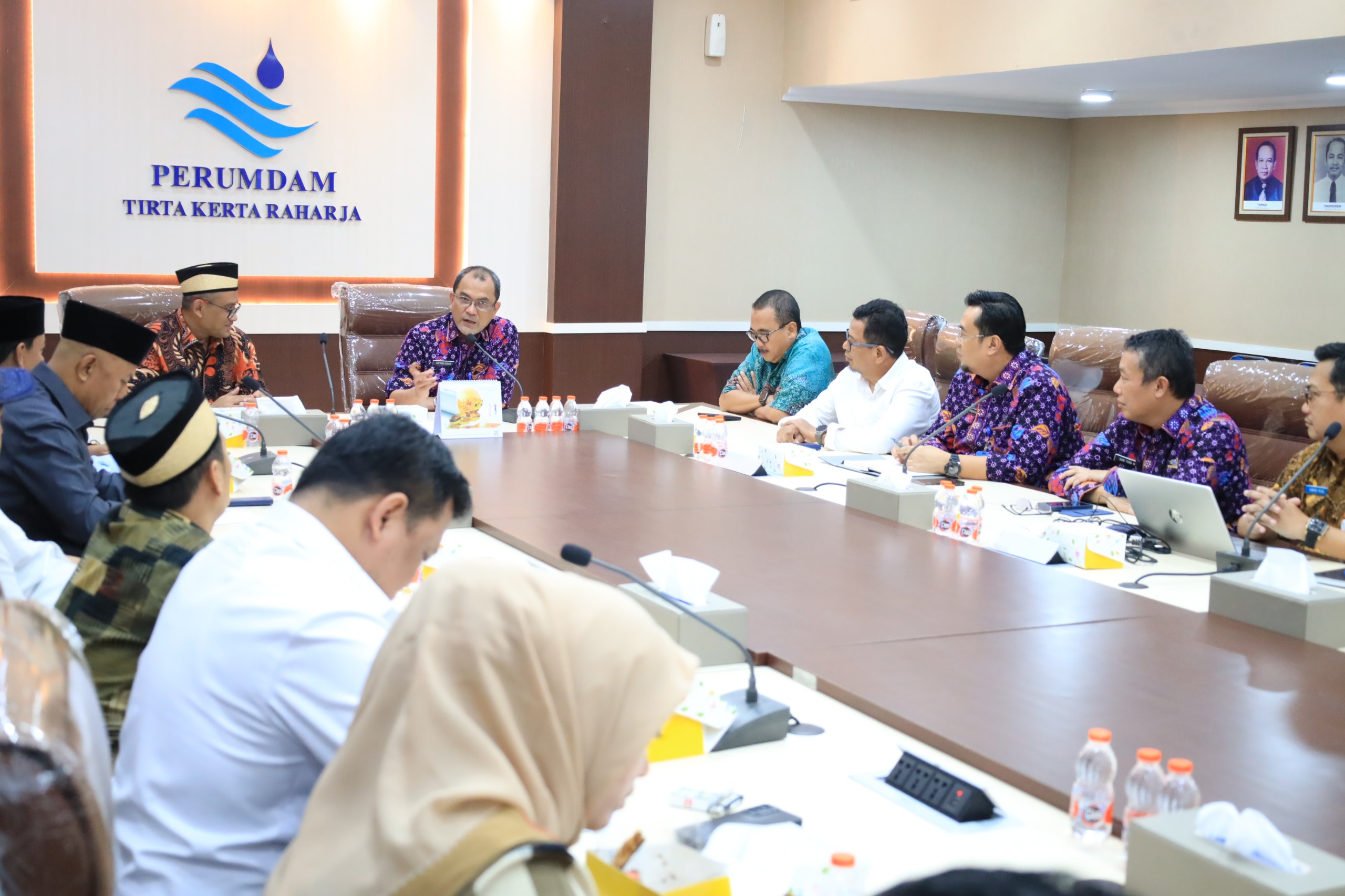 PERUMDAM TKR berencana melakukan penyesuaian tarif pada tahun 2025 untuk meningkatkan cakupan pelayanan air bersih di Kabupaten Tangerang.