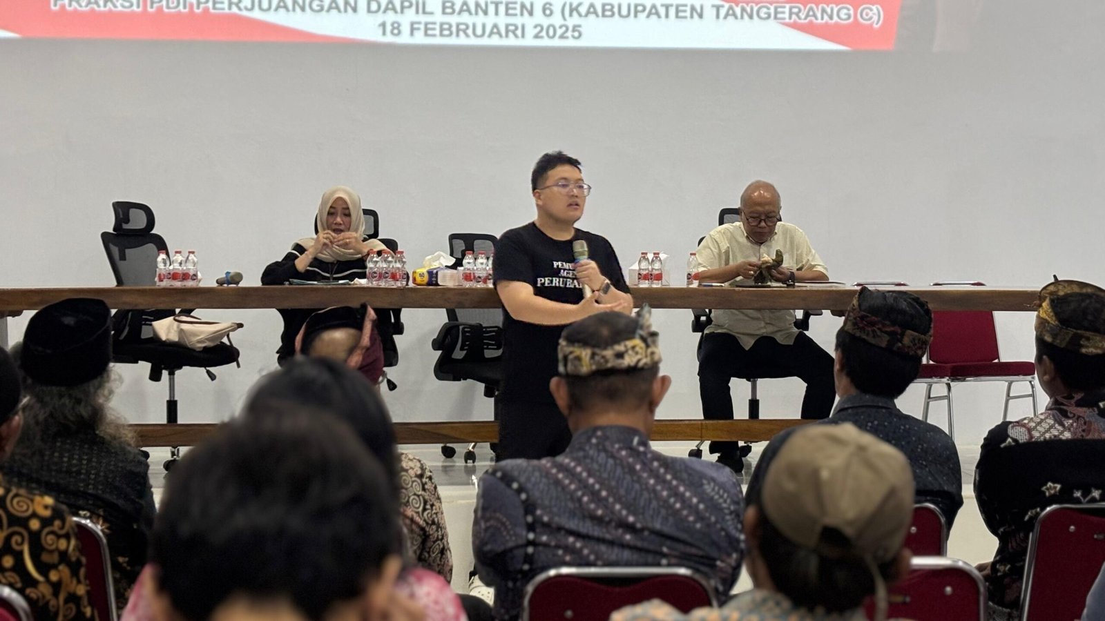 Abraham Garuda Laksono mengadakan reses di Tangerang, mendengarkan aspirasi berbagai komunitas meski cuaca hujan.