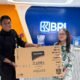 BRI Cabang Bandara Soekarno Hatta menyerahkan hadiah undian Panen Hadiah Simpedes, termasuk TV LED, kepada nasabah beruntung
