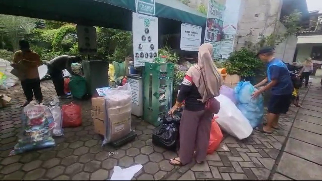 Bank Sampah Kampung Darling di Tangerang sukses ubah 860 kg sampah jadi uang, tingkatkan ekonomi dan kesejahteraan masyarakat