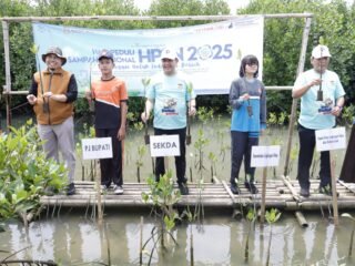 Kabupaten Tangerang rayakan HPSN 2025 dengan tema "Kolaborasi untuk Indonesia Bersih" melalui aksi bersih-bersih dan penanaman mangrove.