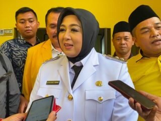 Intan Nurul Hikmah disambut ratusan kader Golkar usai dilantik sebagai Wakil Bupati Tangerang di Istana Negara, Jakarta.