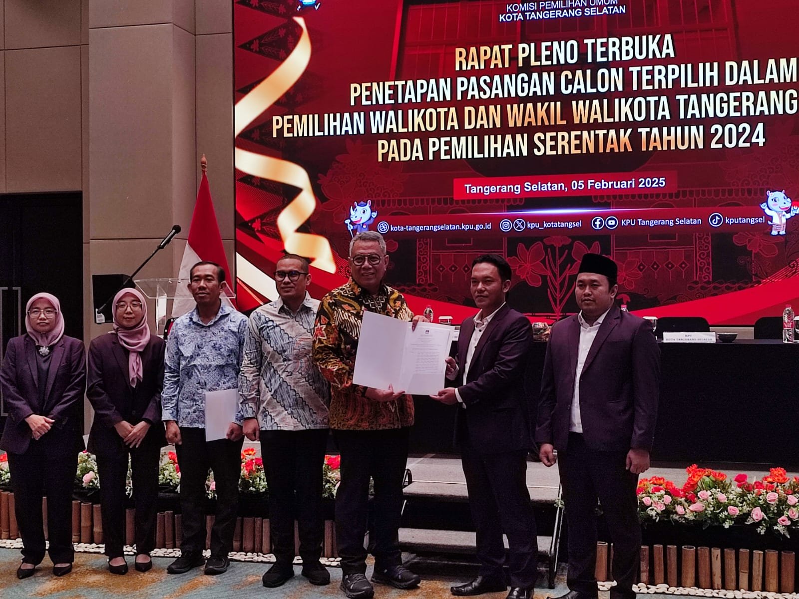 KPU Tangerang Selatan menetapkan Benyamin-Pilar sebagai pemenang Pilkada 2024 setelah MK menolak gugatan Paslon 02. Pelantikan dijadwalkan 20 Februari.