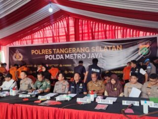 Polres Tangsel ungkap pabrik narkotika sintetis 613 kg di Bekasi. Penangkapan ini hasil pengembangan dari kasus sebelumnya.