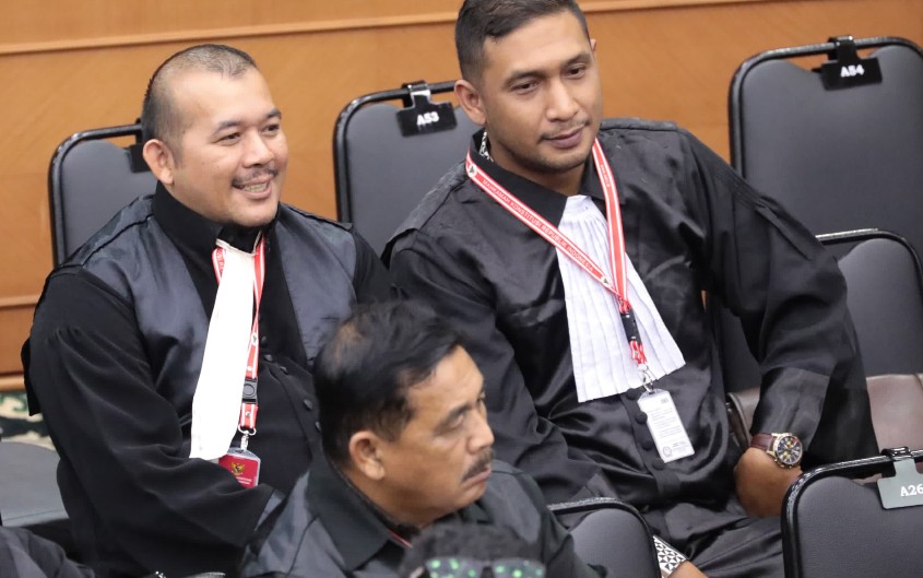 Mahkamah Konstitusi menolak permohonan PHPU Walikota Tangerang Selatan 2024, menyatakan tidak ada kedudukan hukum Pemohon.