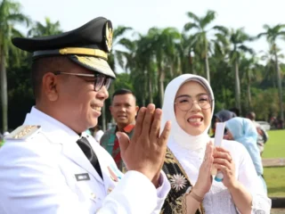 Gubernur Banten Andra Soni diharapkan berkomitmen memberantas korupsi dan menyelidiki kekayaan fantastis lima Kepala Dinas.