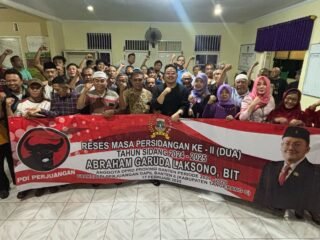 Abraham mendengarkan aspirasi warga RW 07 dalam reses, fokus pada pendidikan dan infrastruktur untuk kesejahteraan masyarakat.