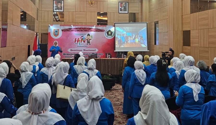 Seminar IKWI HPN 2025 di Banjarmasin membahas peran kecerdasan buatan bagi istri wartawan dalam mendukung kreativitas keluarga.