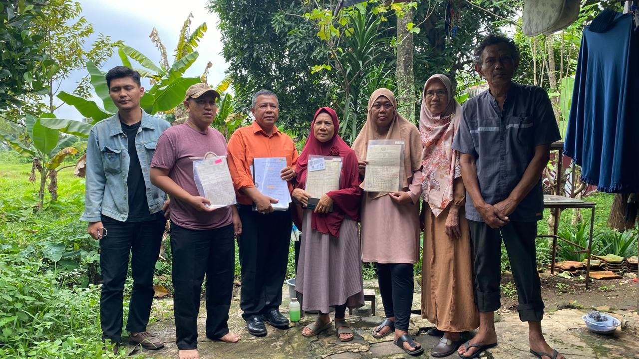 Warga Pondok Betung, Sumiyati, dilaporkan polisi terkait sengketa tanah. Kuasa hukum ajukan PK dan minta perhatian pemerintah.