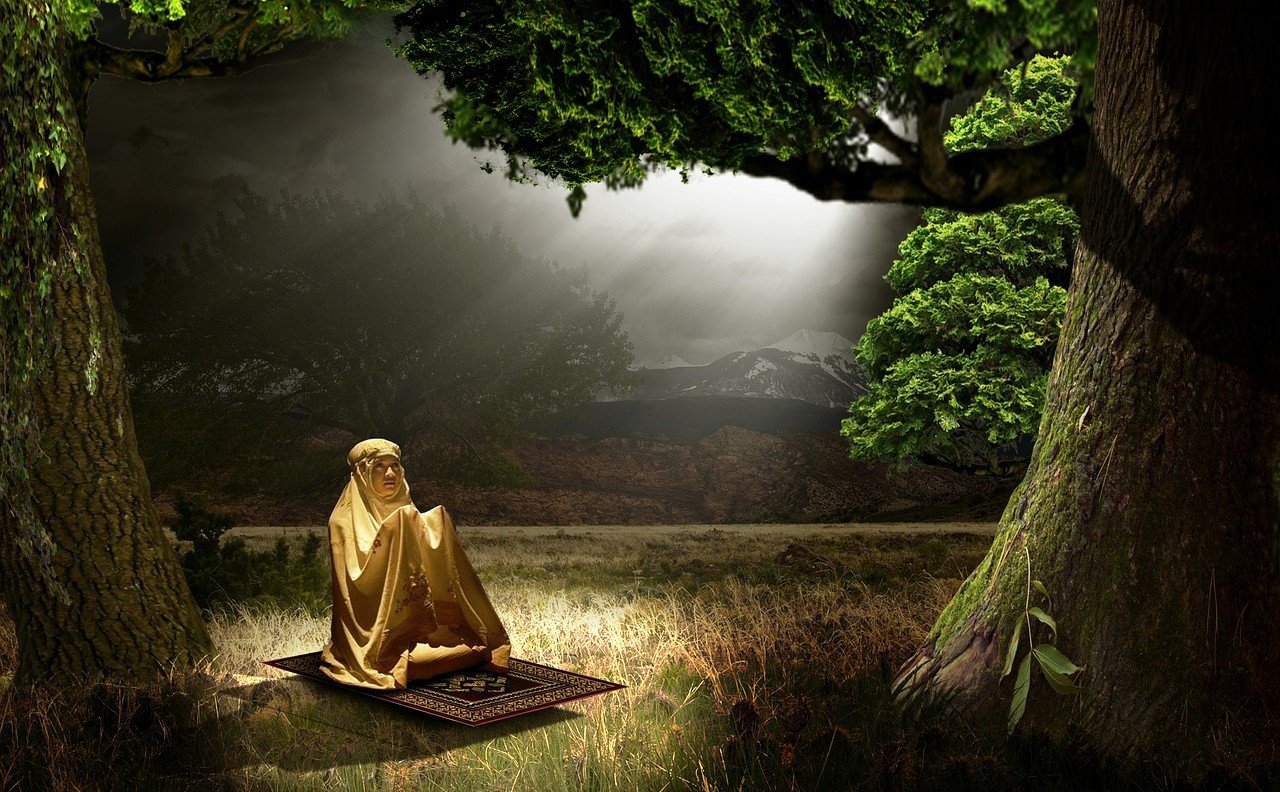 Temukan makna mendalam Ramadan melalui refleksi diri, pengendalian emosi, dan kebiasaan positif untuk hidup yang lebih bermakna.