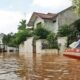 Enam lokasi di Kota Tangerang Selatan terendam banjir dengan ketinggian air 30-80 cm akibat hujan deras dan meluapnya sungai.