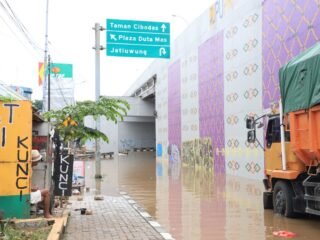 Pemkot Tangerang perpanjang status siaga darurat bencana banjir hingga April 2025, waspadai cuaca ekstrem dan potensi hujan lebat.