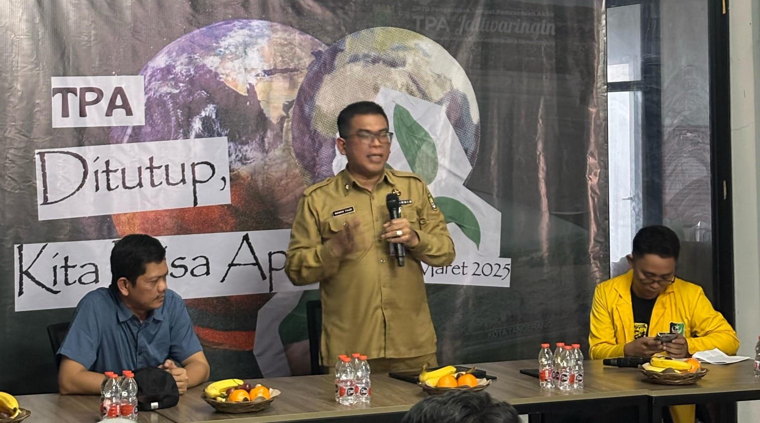 Mahasiswa tantang pemerintah dalam diskusi kreatif untuk solusi mengatasi krisis sampah pasca penutupan TPA di Tangerang.
