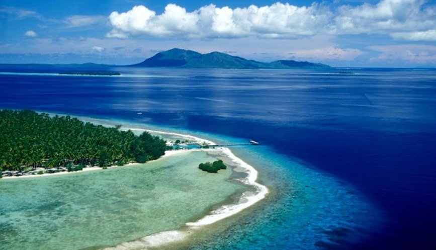 Temukan keindahan Karimunjawa, pulau tropis eksotis dengan aktivitas seru dan paket wisata terjangkau untuk liburan tak terlupakan.