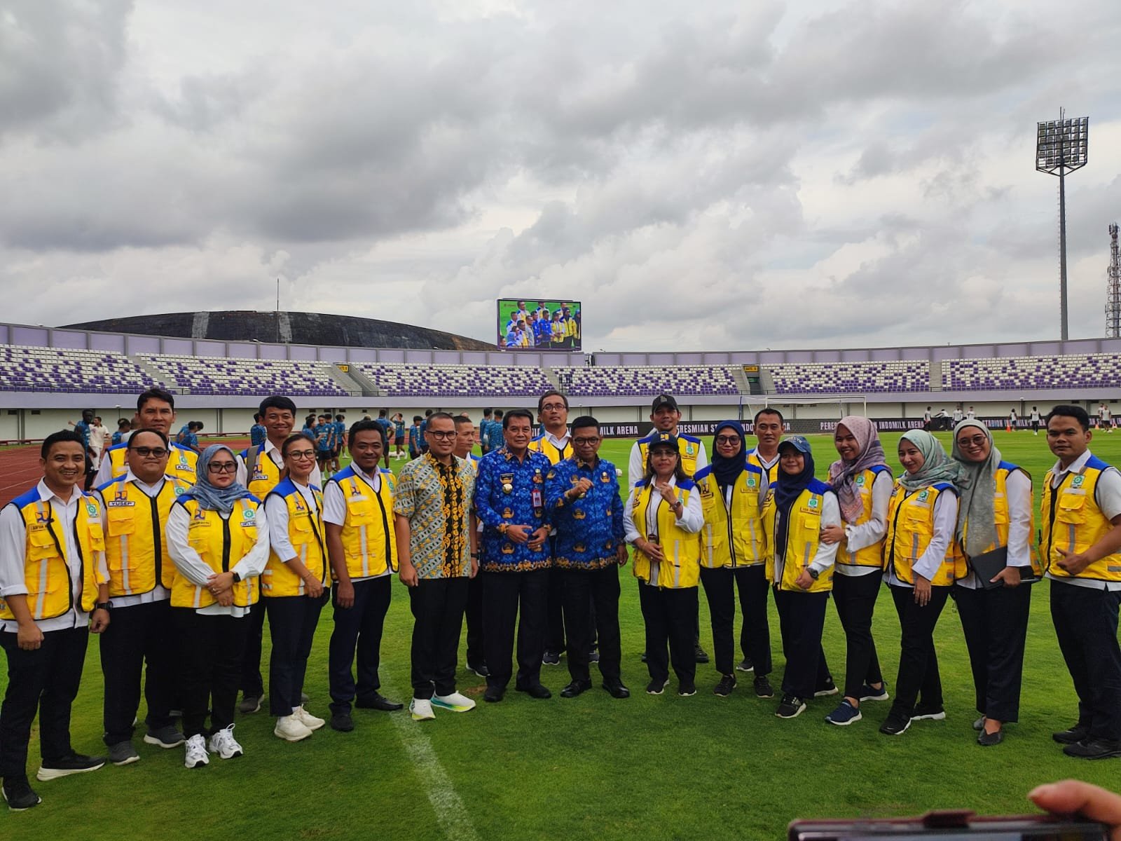 Gubernur Banten kunjungi Stadion Indomilk, sebut sudah berstandar FIFA. Stadion ini siap jadi lokasi kompetisi Liga 1 Indonesia.