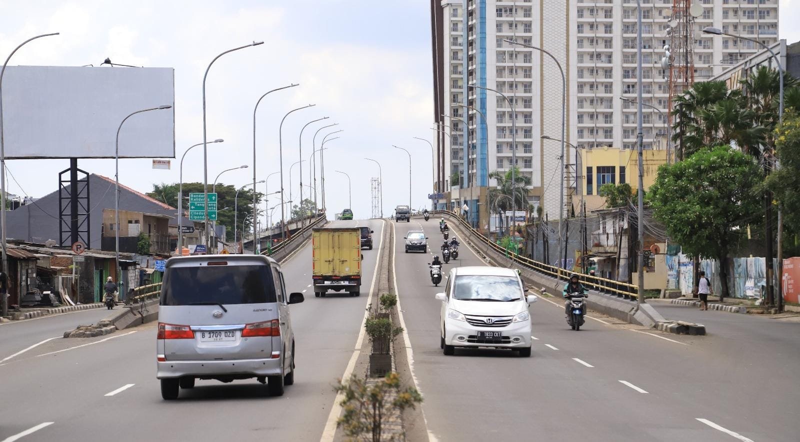 Pemerintah terbitkan SKB 3 instansi untuk atur angkutan barang selama Lebaran 2025, jamin kelancaran arus mudik dan balik.