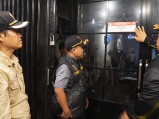 Nekat Buka saat Ramadan, Satpol PP Tangerang Segel Billiard di Tigaraksa