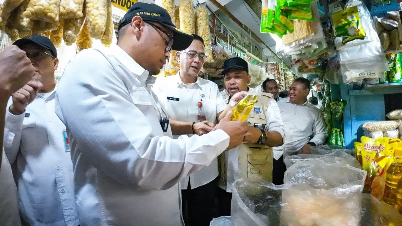 Wakil Wali Kota Tangsel, Pilar Saga Ichsan, ungkap fakta stabilitas harga sembako menjelang Lebaran setelah sidak pasar tradisional