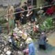 Kawan Muda 17 sukses gelar aksi pungut sampah 17 kilometer di Kabupaten Tangerang untuk tingkatkan kesadaran lingkungan masyarakat.